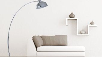 Le lampadaire arc partenaire des salons modernes